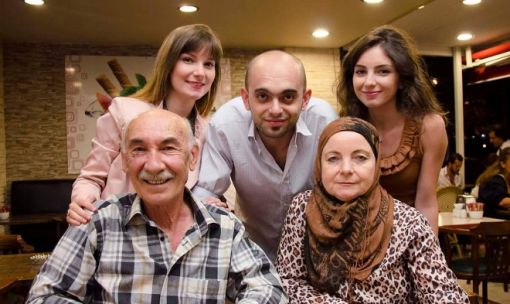  Dr. Ahmet Kedıkuey ve ailesi